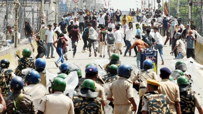 File photo of security personnel carrying out lathicharge to disperse protesters in Patna on Saturday | ANI