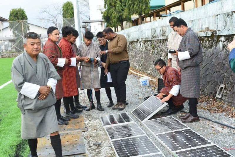 भूटान में STAR-सेंटर में रूफटॉप सोलर टेक्नीशियन ट्रेनिंग चल रही है | फोटो: Flickr/इंटरनेशनल सोलर अलायंस
