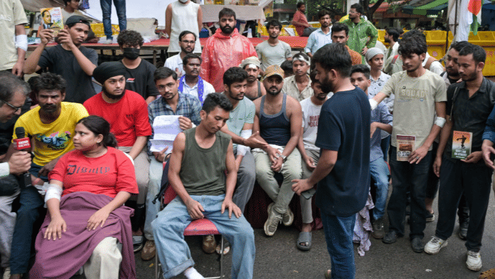CJP founder Abhijeet Dipke meeting students who were injured during their protest march towards Parliament on 20 July. | Suraj SIngh Bisht/ThePrint
