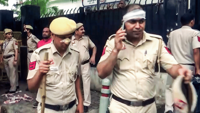 Delhi Police personnel injured while on duty at the Jantar Mantar protest site on 20 July. | ANI