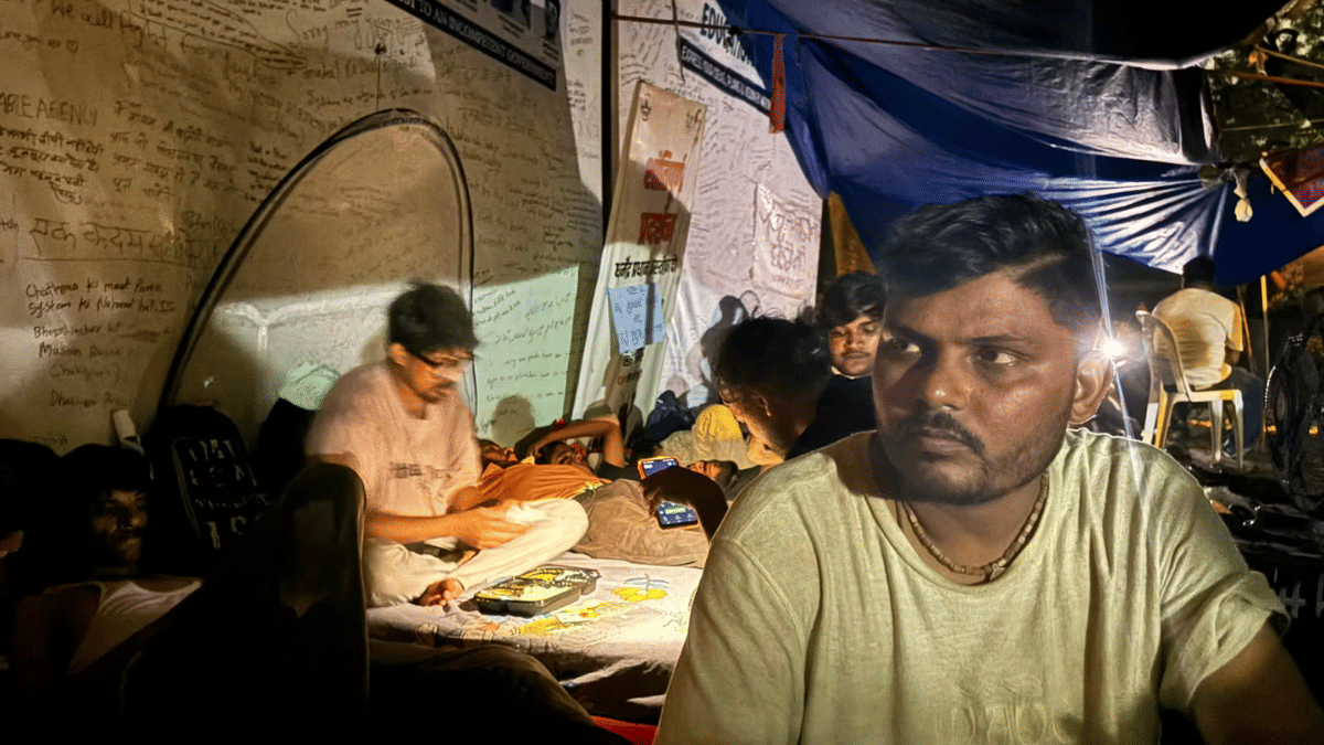A group of protesters who managed to get their tent standing up from scratch at Jantar Mantar | Samridhi Tewari | ThePrint
