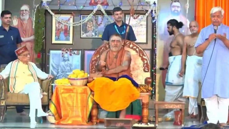 On stage with BJP’s Joshi & VHP chief, Kanchi pontiff urges Punjab industrialists to aid temple building