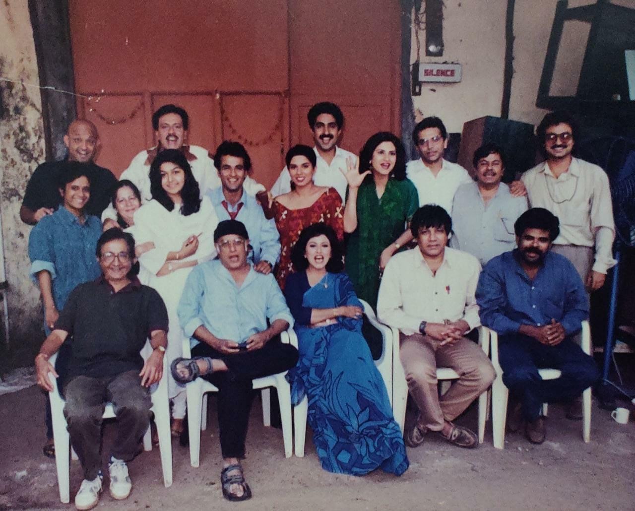 Vinod Ranganath (first row, extreme right), Mahesh Bhatt (first row, second from left), outside the set of 'Swabhimaan' with the cast and crew | Photo: Vinod Ranganath