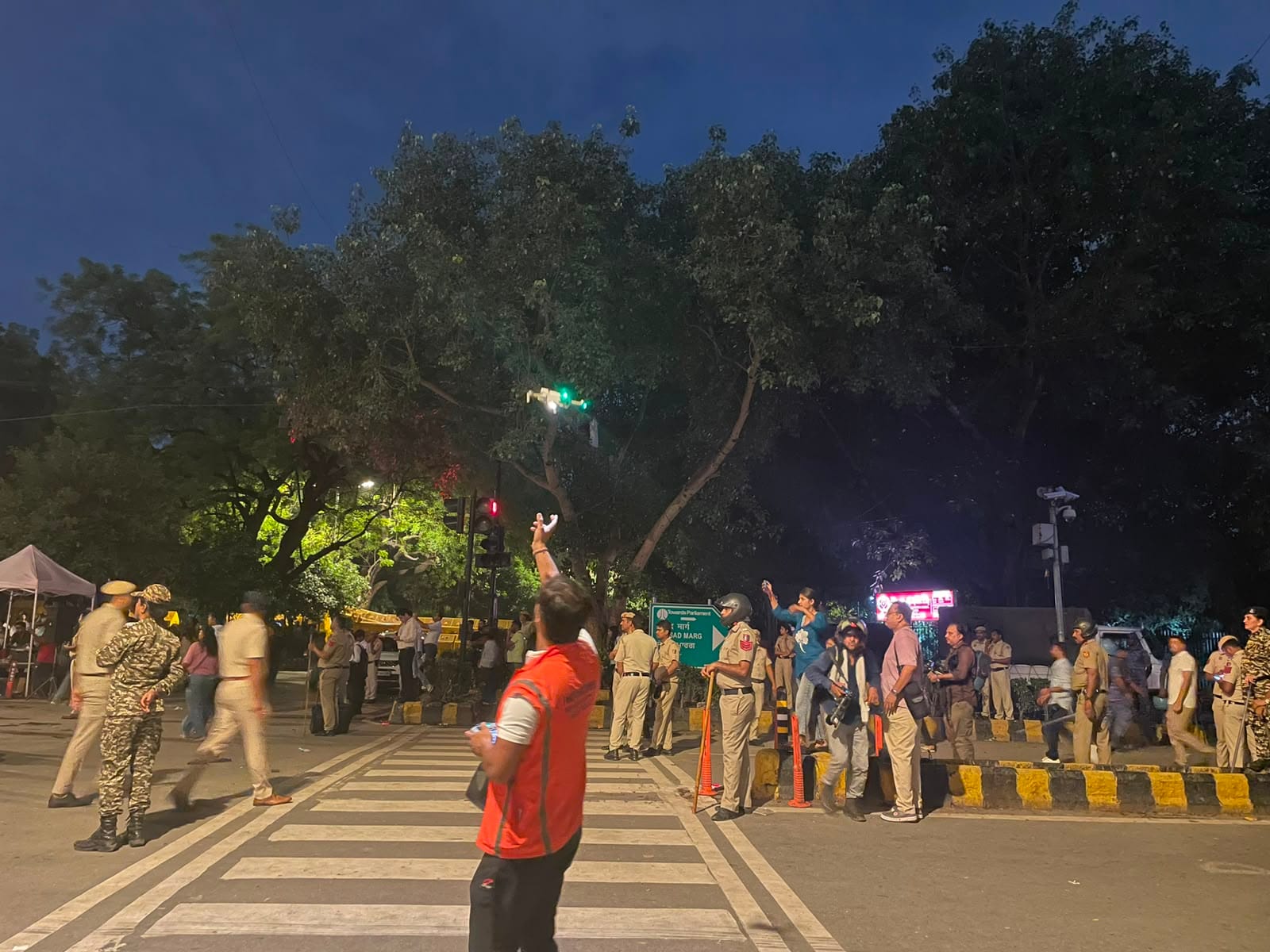 A Delhi Police drone operator at the intersection of Sansad Marg and Tolstoy Marg. | Alisha Dutta/ThePrint