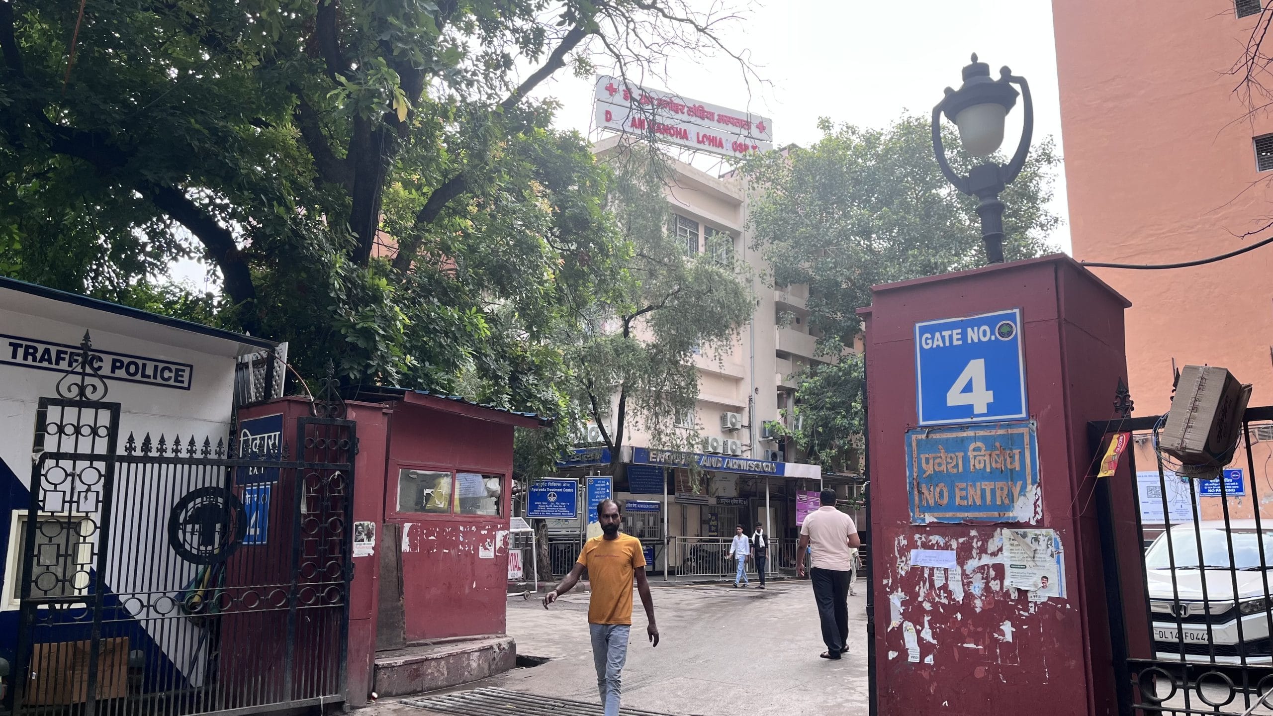 A 20-year-old student who was critically injured after falling during the stampede-like situation at the Cockroach Janta Party (CJP) protest at Delhi's Jantar Mantar is admitted at the intensive care unit (ICU) at Ram Manohar Lohia (RML) Hospital in Delhi. | Photo:Sneha Richhariya/ ThePrint