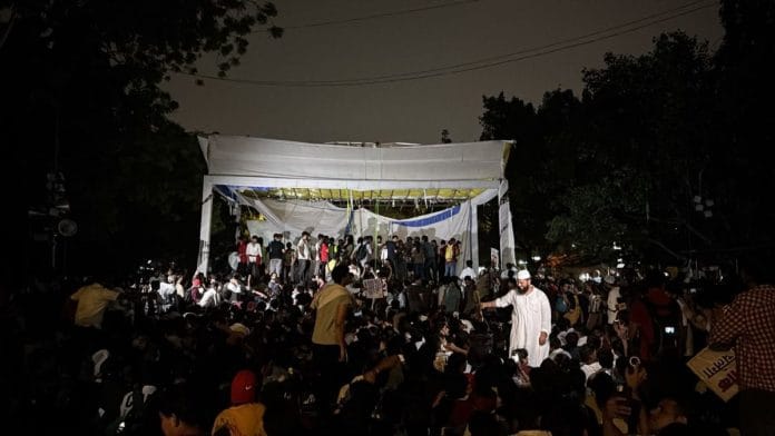 The scene at Jantar Mantar is in stark contrast to what unfolded barely 12 hrs earlier | Samridhi Tewari | ThePrint