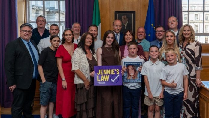 Taoiseach Micheál Martin (centre) will Jennifer Poole's family members | Photo: X/@MichealMartinTD