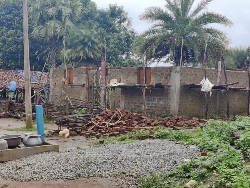 पीएम आवास योजना के तहत बन रहा दीपा मरकाम के परिवार का अंडर-कंस्ट्रक्शन घर | फोटो: कृष्ण मुरारी/दिप्रिंट