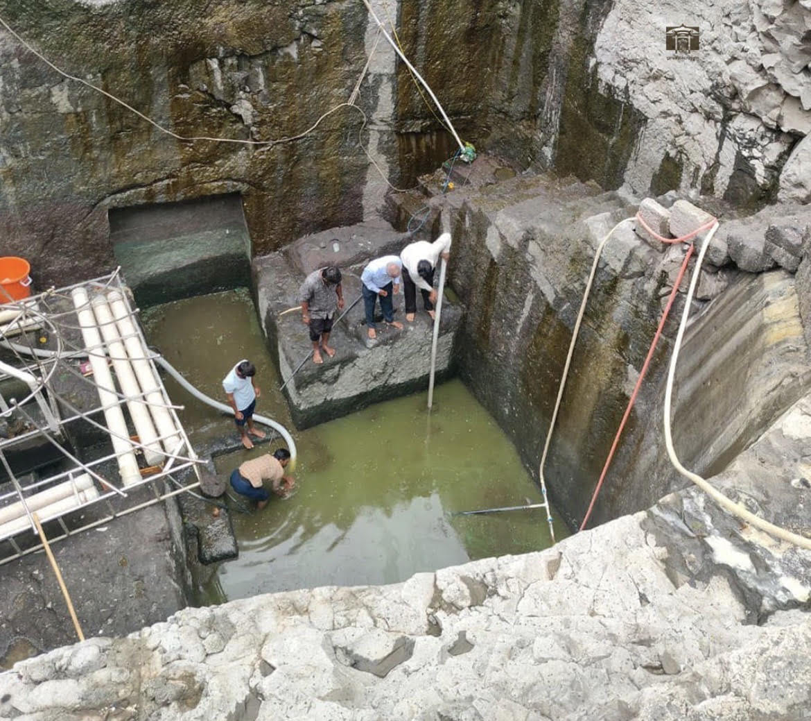 Desilting of the Amrit Kund in progress at Nashik’s Trimbakeshwar Temple by the Archeological Survey of India (ASI) | X/@ASIGoI