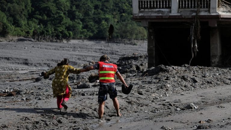 Nepal warns of more floods disrupting rescue efforts