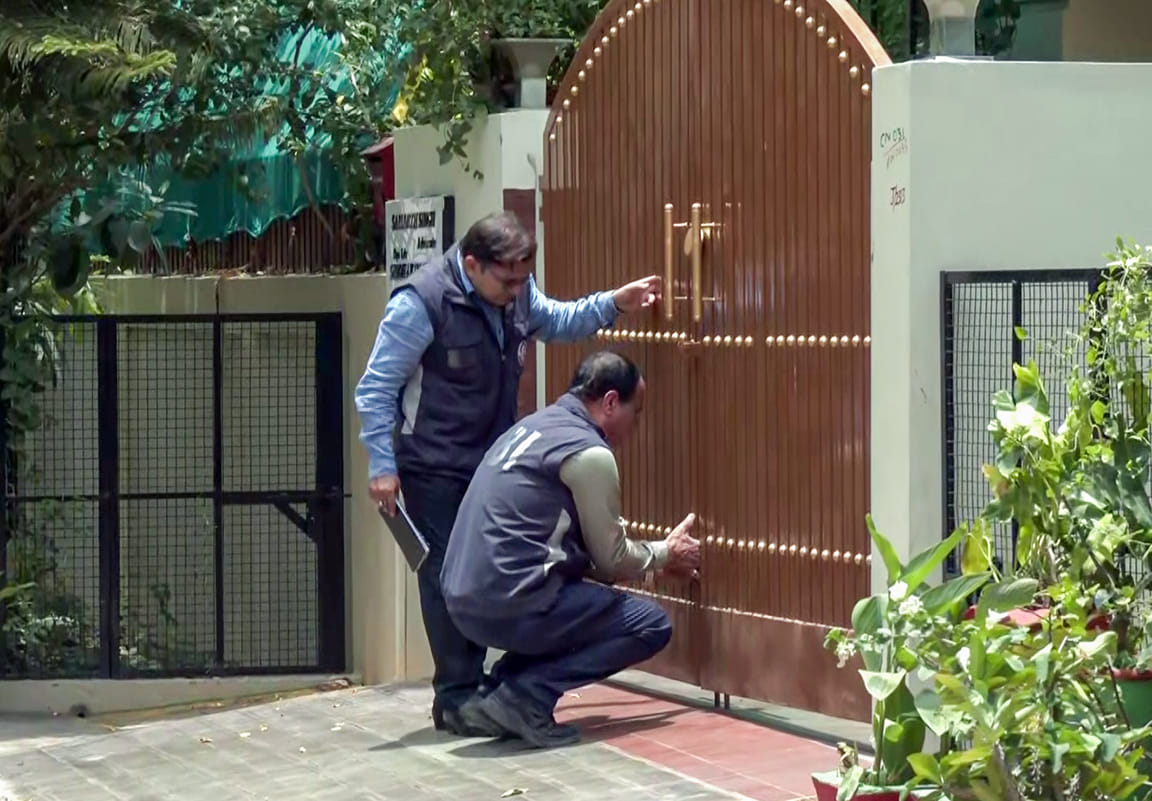 CBI team recreates crime scene at residence of Giribala Singh. | ANI