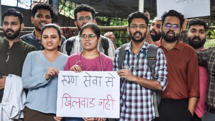 Doctors stage an indefinite strike, called by the Maharashtra Association of Resident Doctors (MARD), over the government's decision permitting homoeopaths to register under the Maharashtra Medical Council (MMC) | ANI