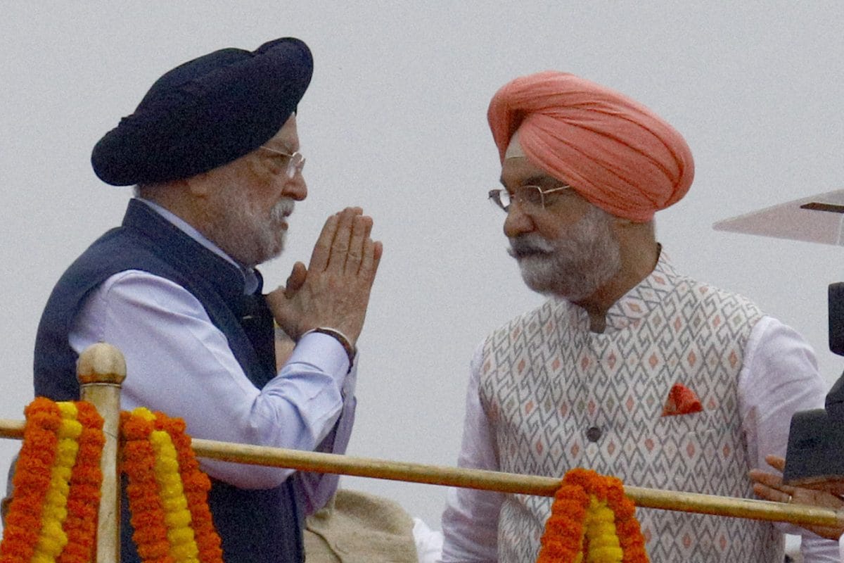 Minister of Petroleum and Natural Gas Hardeep Singh Puri, with Delhi LG Taranjit Singh Sandhu exchange greetings | Praveen Jain | ThePrint