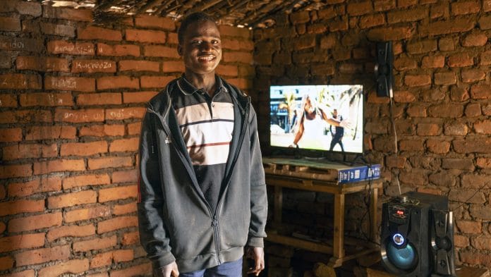 Yonas Fote has created a makeshift cinema for the village. | Thoko Chikondi/Bloomberg
