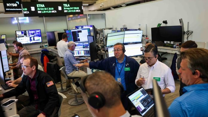 Traders work on the floor of the American Stock Exchange (AMEX) at the New York Stock Exchange (NYSE) in New York, US. | Bloomberg