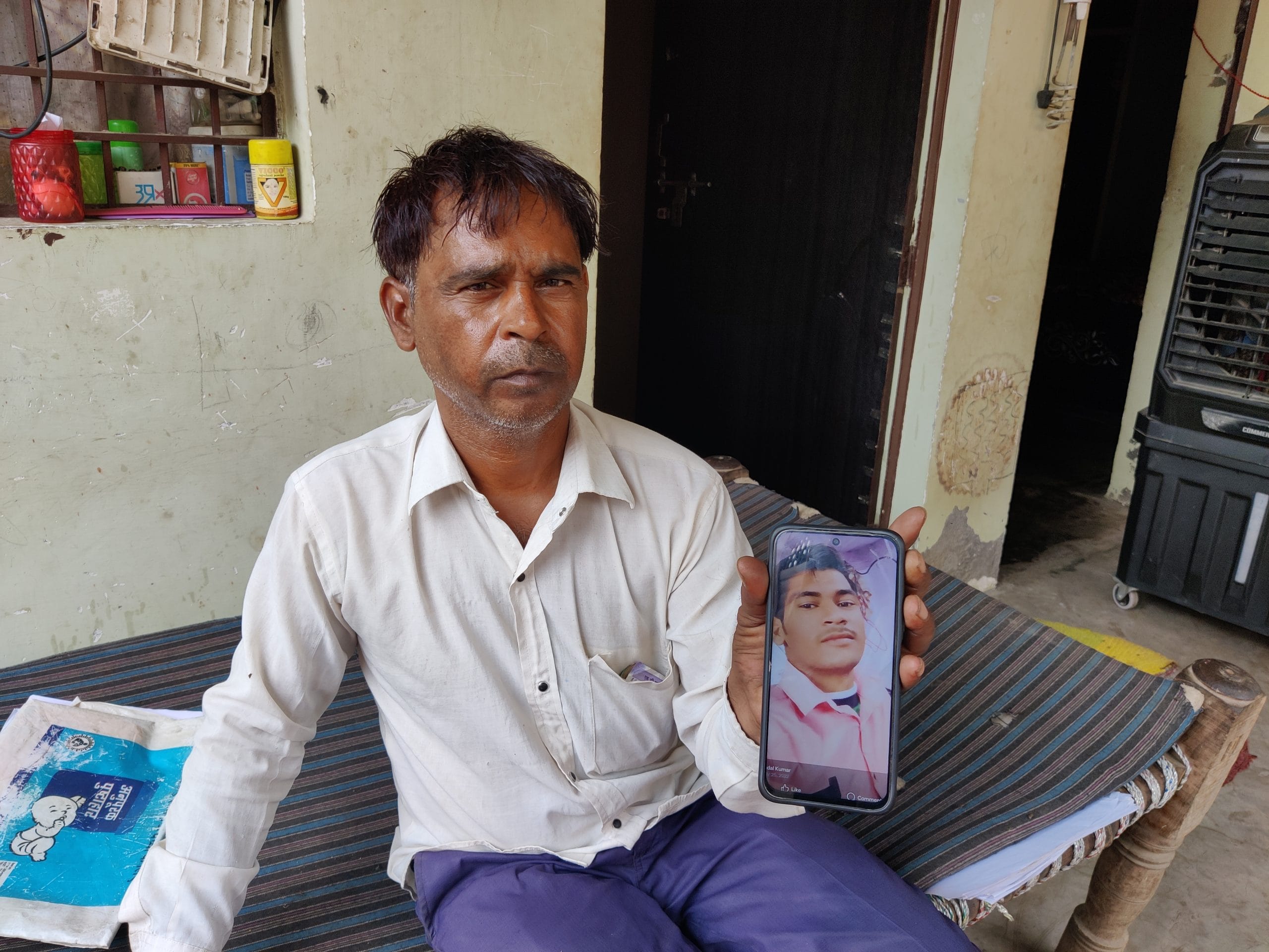 Badal's father shows his photo. | Samridhi Tewari