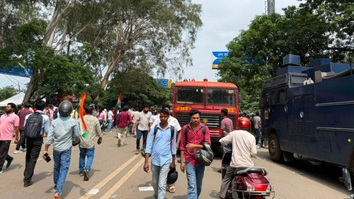 The students had begun their march from the Old Vidhan Sabha around 10 am and walked nearly 3 km before security forces stopped them. Nootan Sharma | ThePrint
