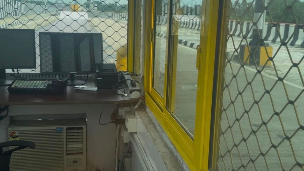 The newly constructed toll booth sits empty after NHAI halted toll collection on August 5. Collection had begun on 13 July, leaving toll booth workers now sitting idle. Saman Husain | ThePrint