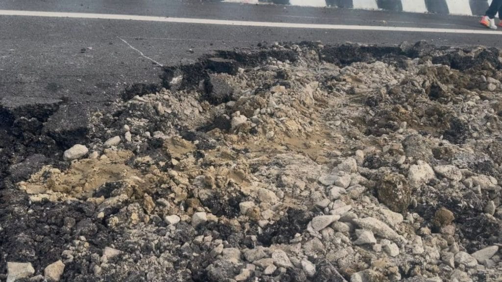 Loose asphalt and debris scattered along the edges of the expressway. Saman Husain | ThePrint