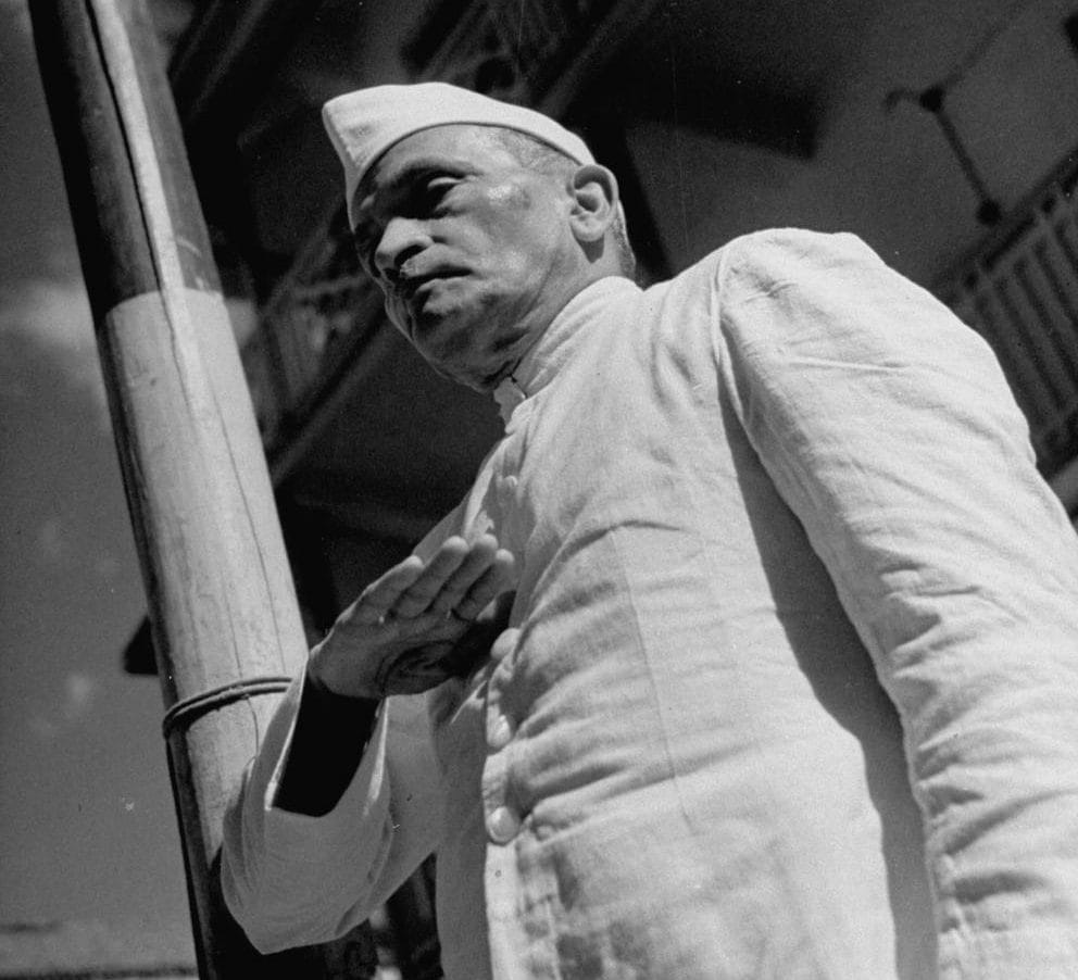 Nagindas Master, Congress Committee head, saluting the Congress flag in Bombay 1946 | Photo: Margaret Bourke-White | Life Archive hosted by Google