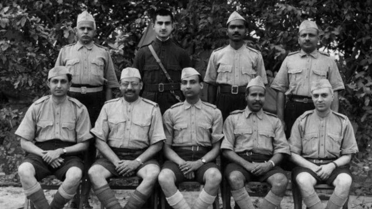 Nehru with the Seva Dal volunteer corps in Allahabad, 1940 | Wikimedia Commons