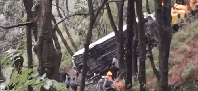 Tempo traveller carrying tourists fell into a deep gorge near Lakshmi Khan in Malla Ramgarh | screengrab X/@ANINewsUP