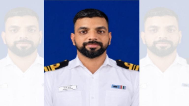 Navy officer, who entered burning LPG tanker repeatedly to recover missing crew, awarded Shaurya Chakra