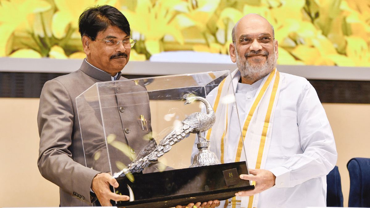 Union Home Minister Amit Shah being presented with a memento by BCI Chairman Manan Kumar Mishra at concluding session of the 'International Lawyers' Conference 2023' in New Delhi.| ANI file