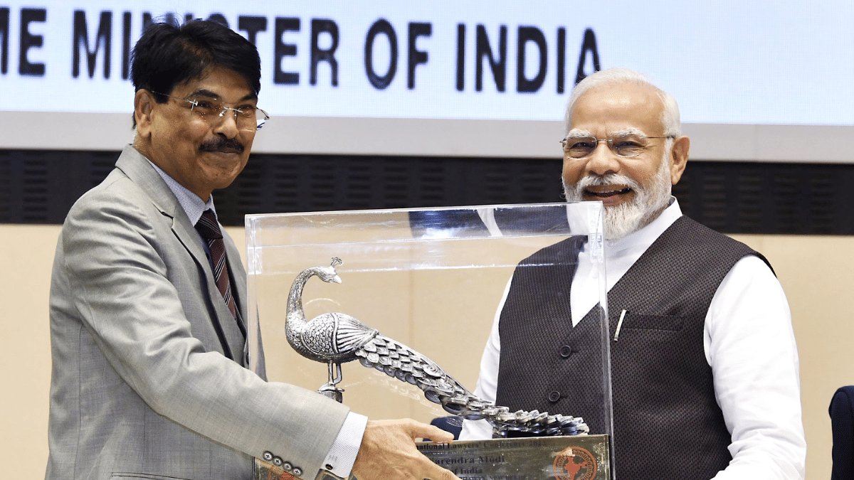 PM Modi being presented wih a memento by Manan Kumar Mishraat the ‘International Lawyers’ Conference 2023. | ANI file