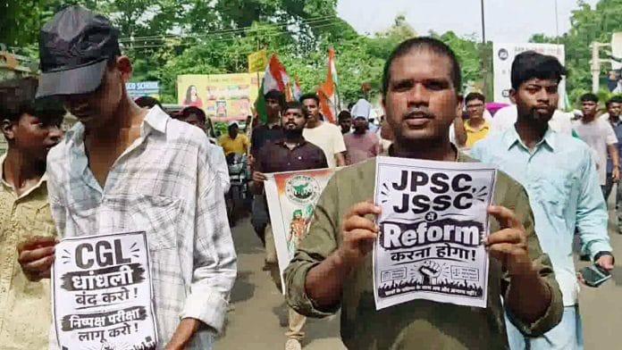 Students protest over alleged irregularities in the JPSC, JSSC CGL, and other competitive exams, in Jharkhand's Dumka Monday. (ANI Video Grab)