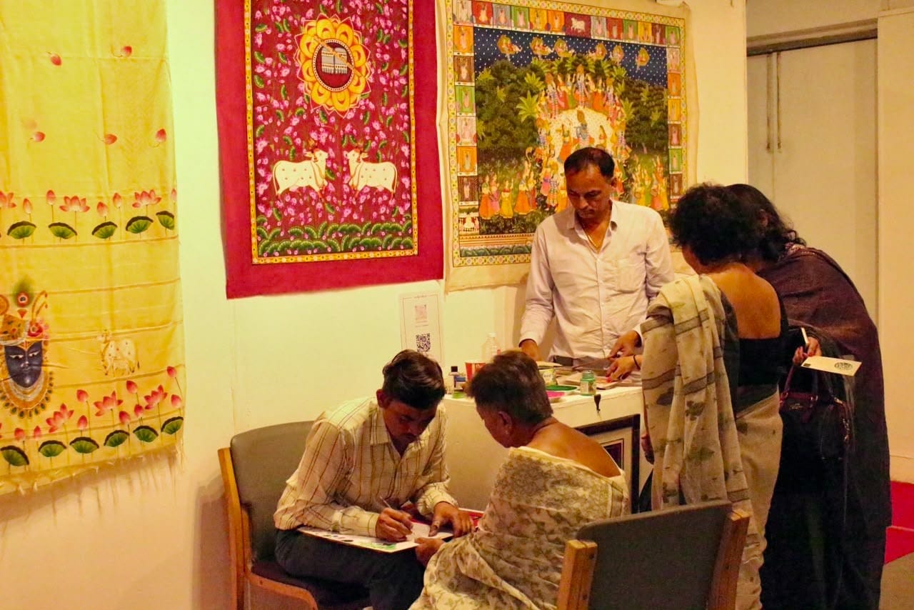 Pushpendar Sahu doing Picchwai art. (Photo: Nikitha Naveen) 
