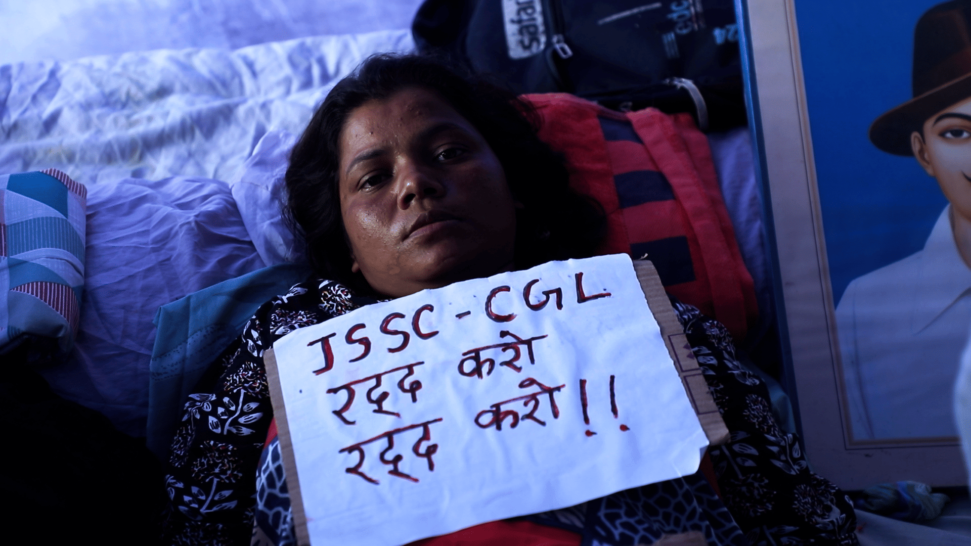 A protester participating in an indefinite hunger strike holds a placard demanding justice in the alleged JSSC-CGL recruitment scam at a protest site in Jharkhand. | Anisha Nehra/ThePrint