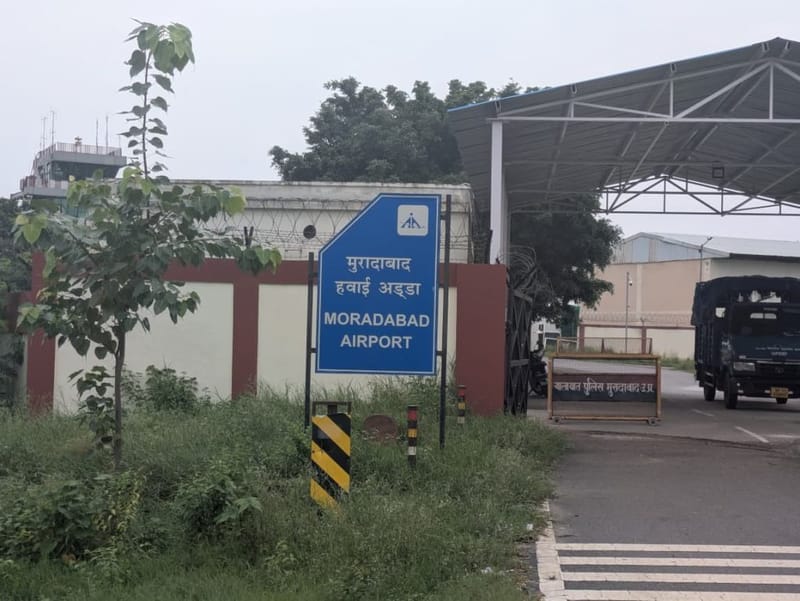मुरादाबाद एयरपोर्ट के बाहर, जहां अब बढ़ाने का प्लान है | फोटो: हिमांशी अग्रवाल/दिप्रिंट