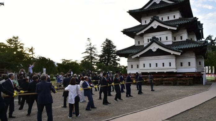 Hikiya is a Japanese process where buildings are put on rollers and moved, instead of being dismantled and rebuilt | Source: X, @Mayor_Hirosaki