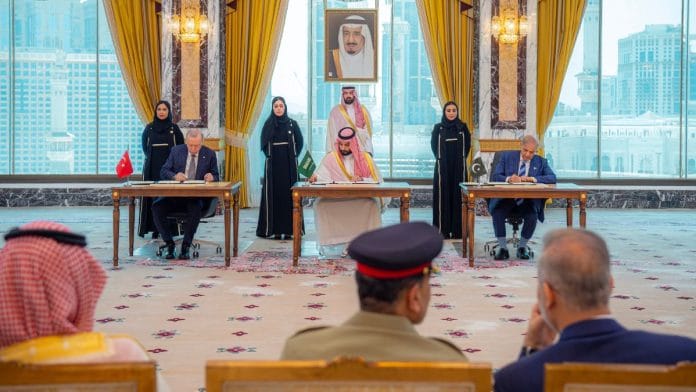 The signing of the Mecca Agreement for Joint Defense between Saudi Arabia and Pakistan and Turkey | Photo: X/@kbsalsaud