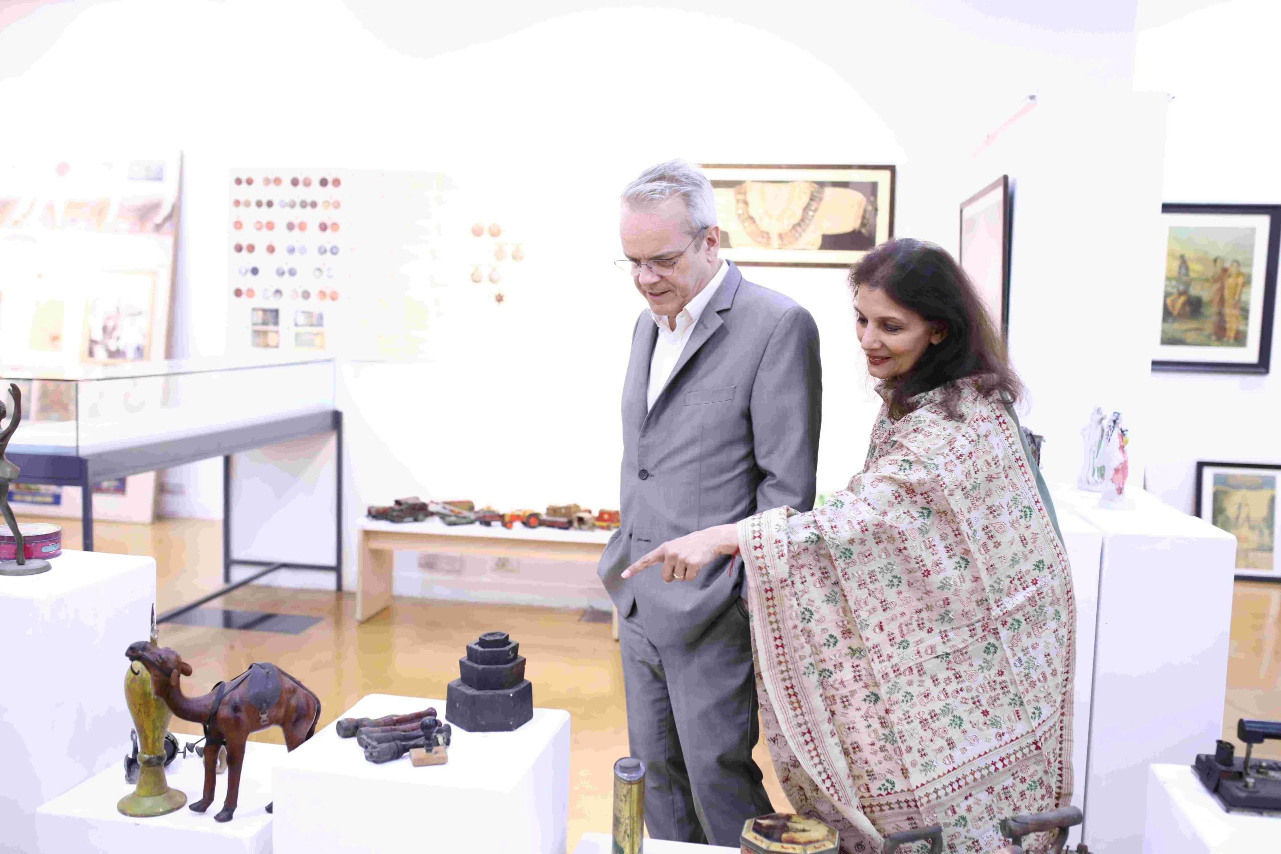 Shruti Poddar, curator of the exhibition showing the artefacts to Tim Curtis, South Asia head of UNESCO | Photo: Special arrangement