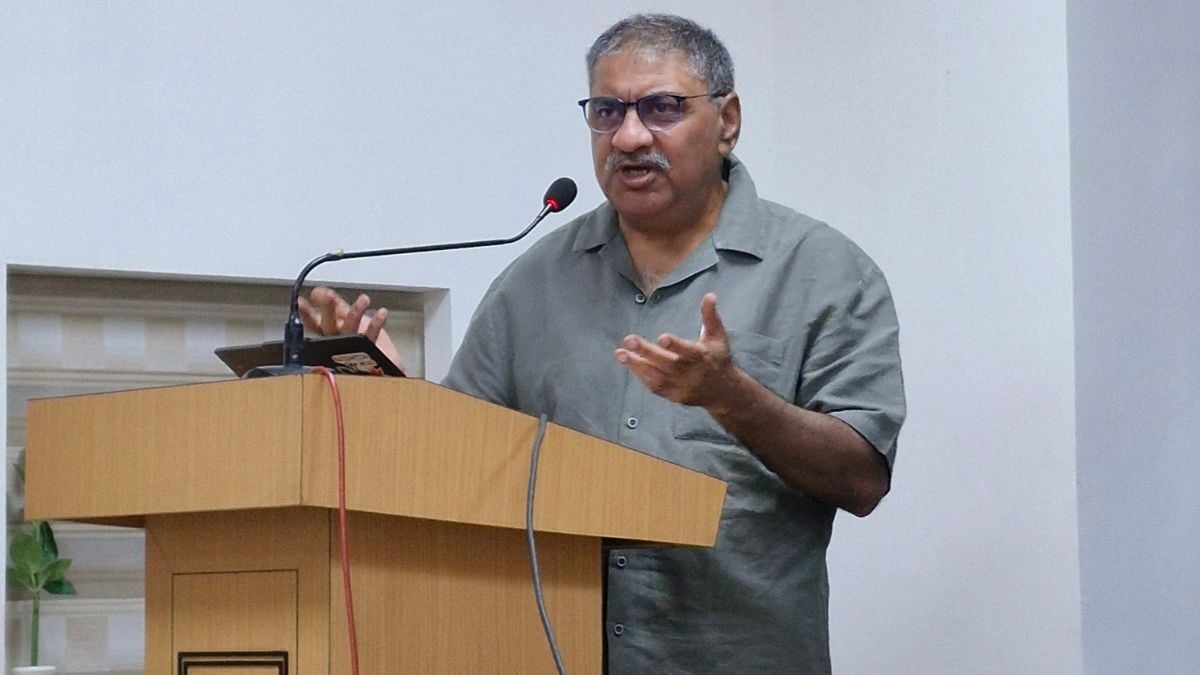Writer-editor Jamal Kidwai, an alumnus of Jamia Millia Islamia, speaking at the Institute of Objective Studies in Zakir Nagar | Photo: Maryam Hassan | ThePrint