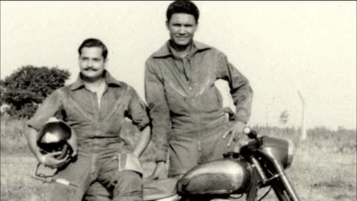 Flight Lieutenant Alfred Tyrone Cooke (right) with his wingman Flight Officer Subodh Chandra Mamgain | Credit: bharat-rakshak