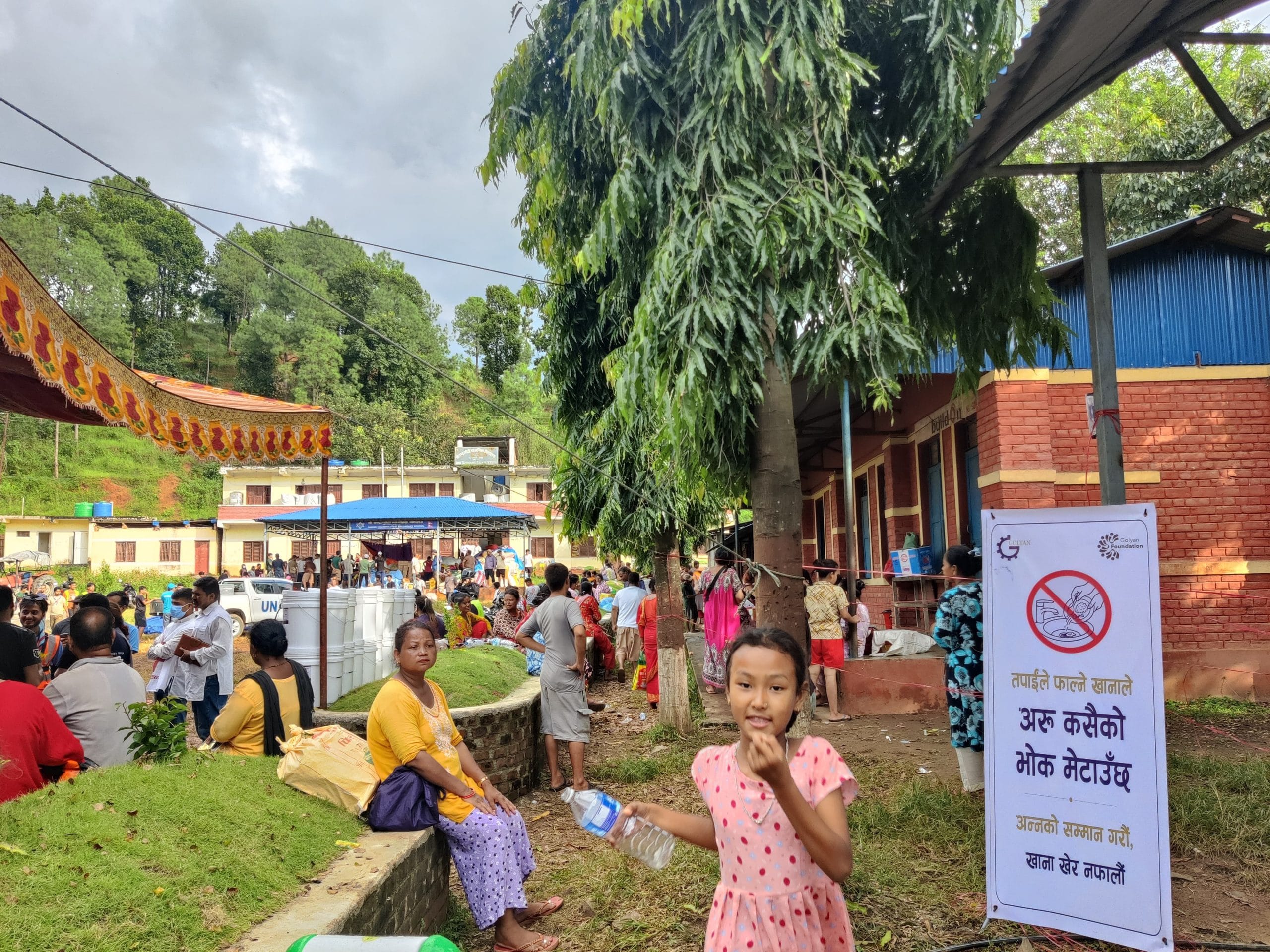 नेपाल के देविघाट में एक राहत शिविर | फोटो: आकांक्षा मिश्रा/दिप्रिंट