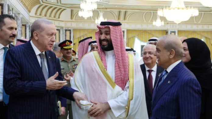(L-R) Turkish President Recep Tayyip Erdogan, Saudi Crown Prince Mohammed bin Salman, and Pakistani Prime Minister Shehbaz Sharif | Photo: X@trpresidency