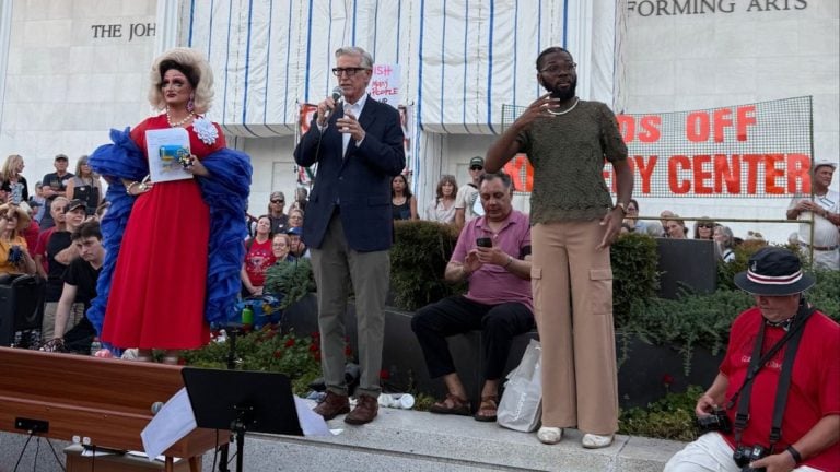 Why is Trump threatening to ‘rip down’ Kennedy Centre? Protesters form human chain