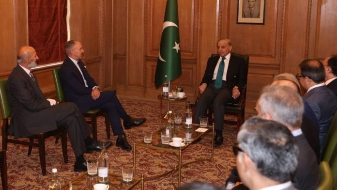 Pakistani Prime Minister Muhammad Shehbaz Sharif with the delegation of Rothschild & Co in London | X/@PakPMO