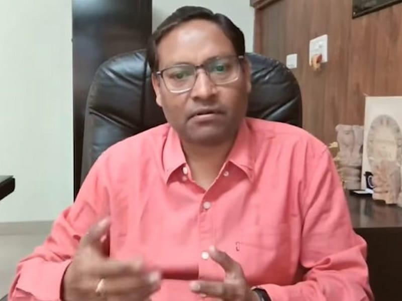 पुरातत्वविद् विनय कुमार गुप्ता ने छात्रों की मदद से जयपुर गैलरी में शोकेस और डिस्प्ले का डिज़ाइन खुद तैयार किया | यूट्यूब स्क्रीनग्रैब/@Athरवा फोरम