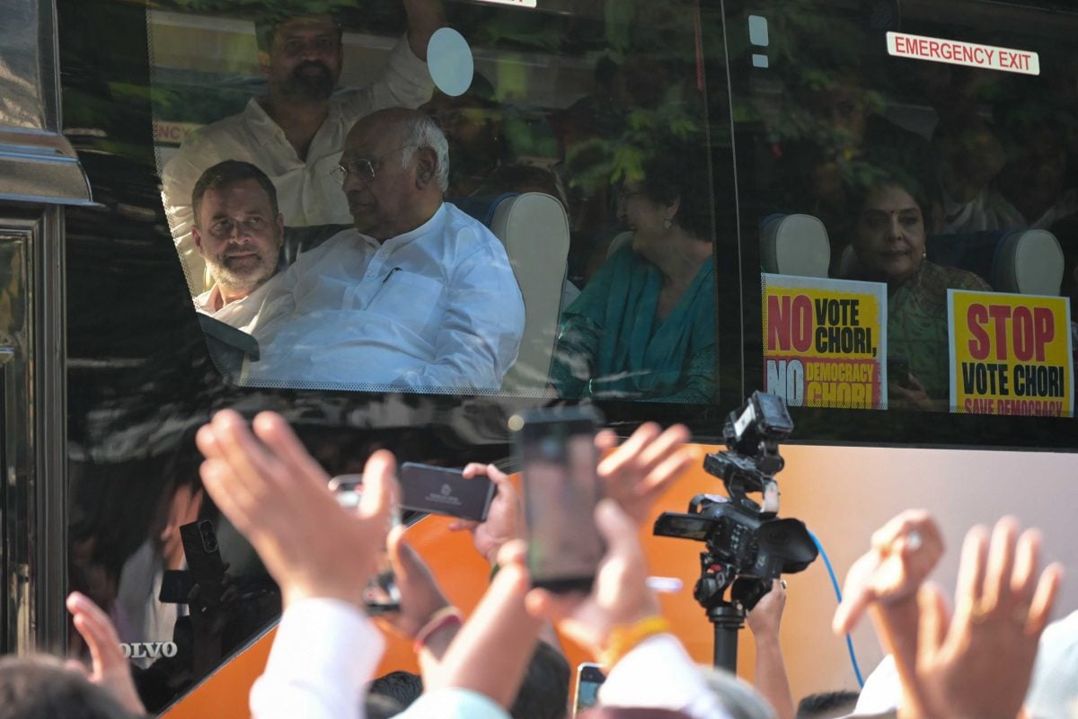 ongress President Malikarjun kharke, Rahul Gandhi, Priyanka Gandhi and other opposition leaders enroute to Jantar Mantar for sit-in protest against chief election commissioner Gyanesh kumar | Suraj Singh Bisht | ThePrint