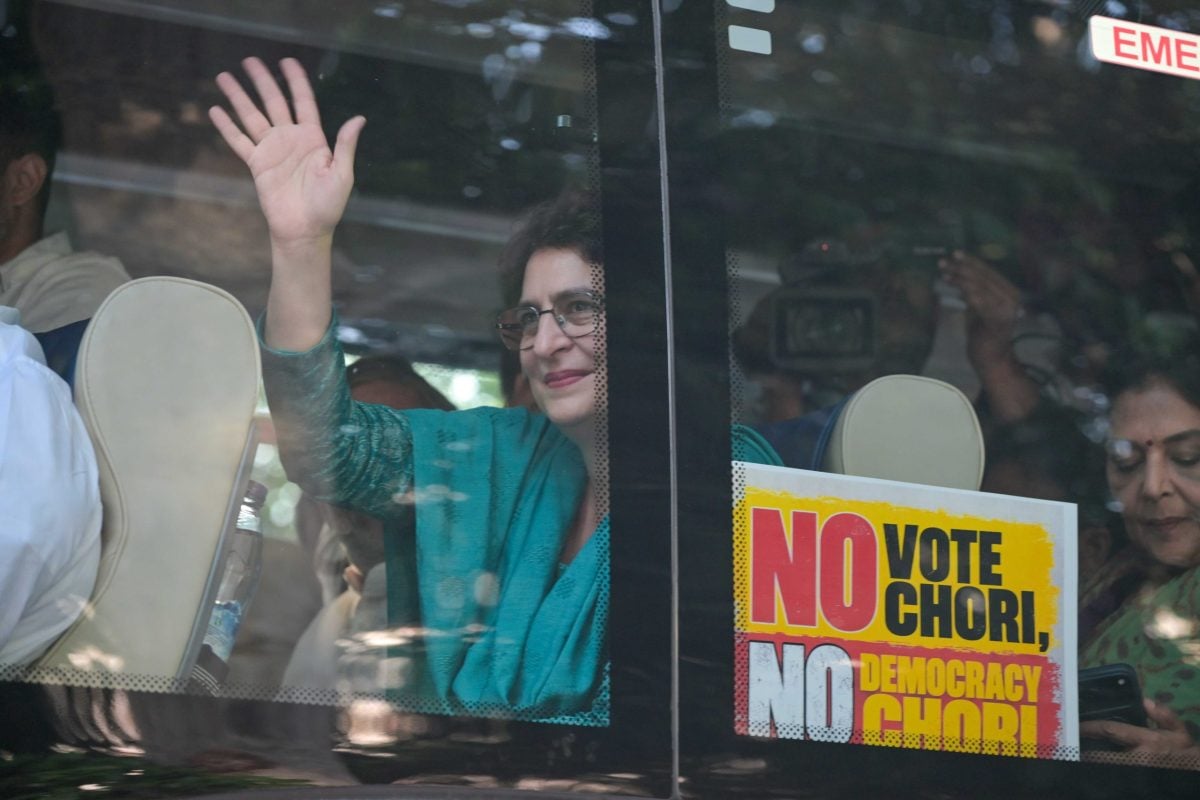 Congress Leader Priyanka Gandhi waves to his supporters | Suraj Singh Bisht | ThePrint