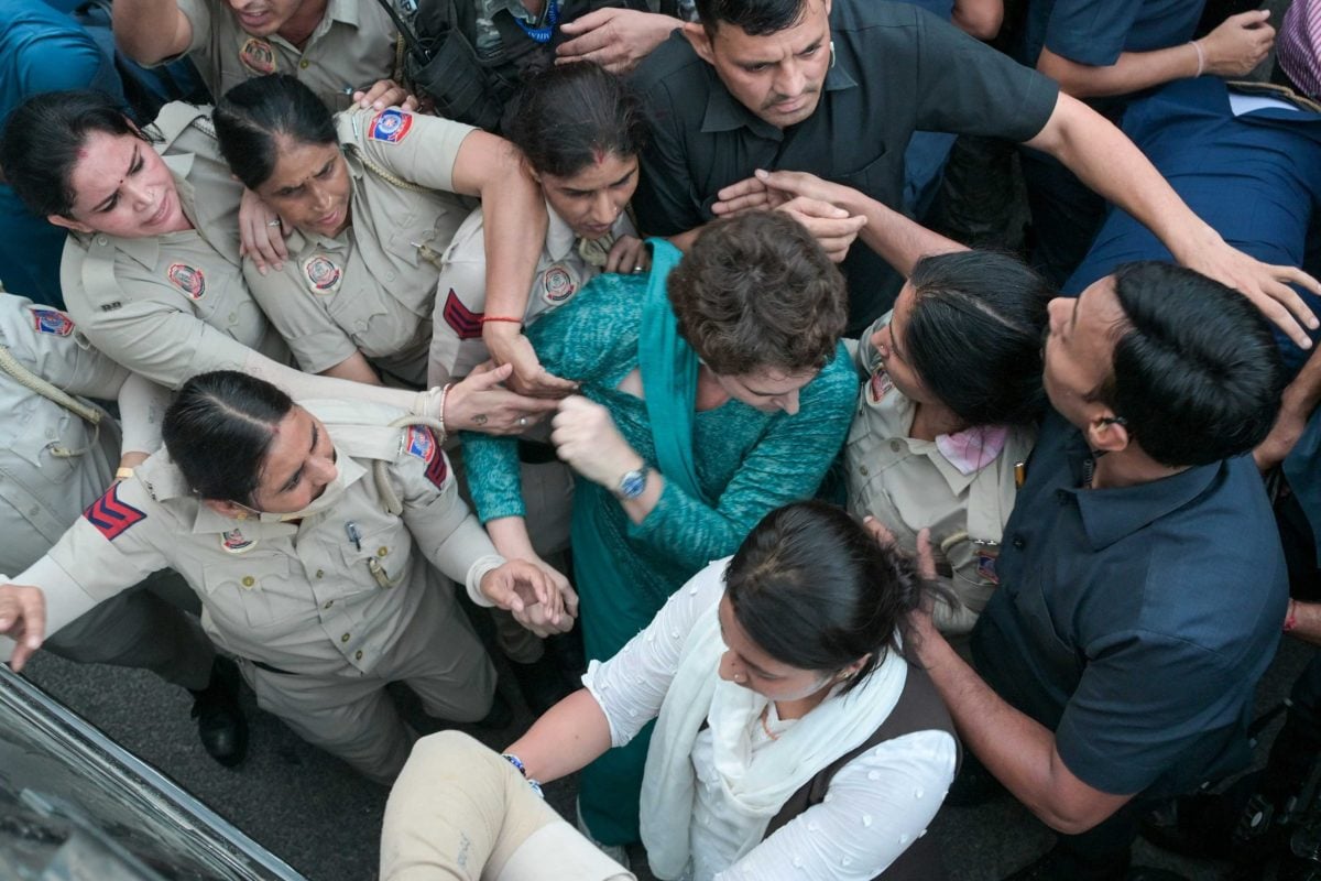 Congress leader Priyanka Gandhi being detained by the police | Suraj Singh Bisht | ThePrint