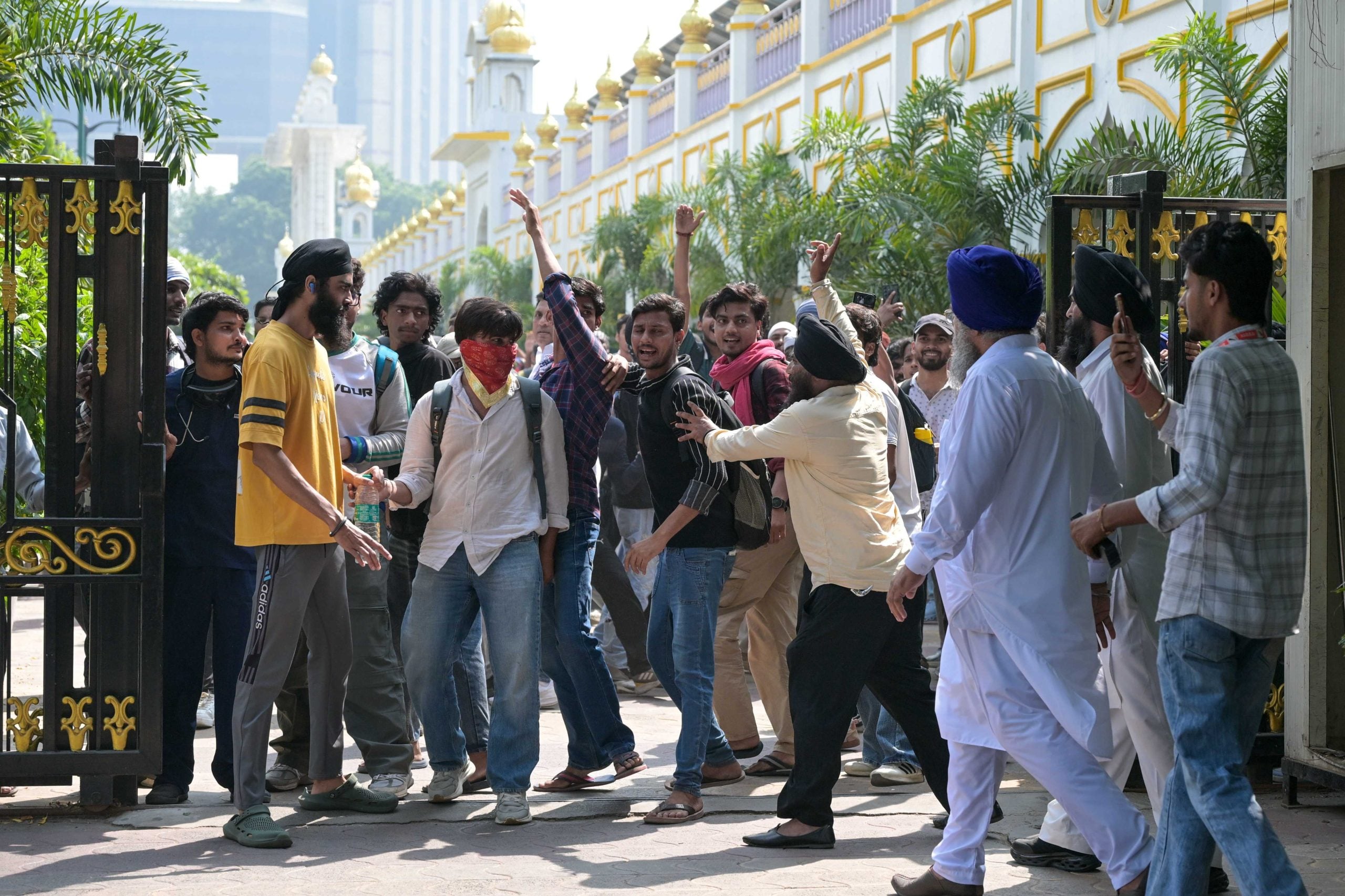 Protesters outside Bangla Sahib Gurdwara in central Delhi | Suraj Singh Bisht/ThePrint
