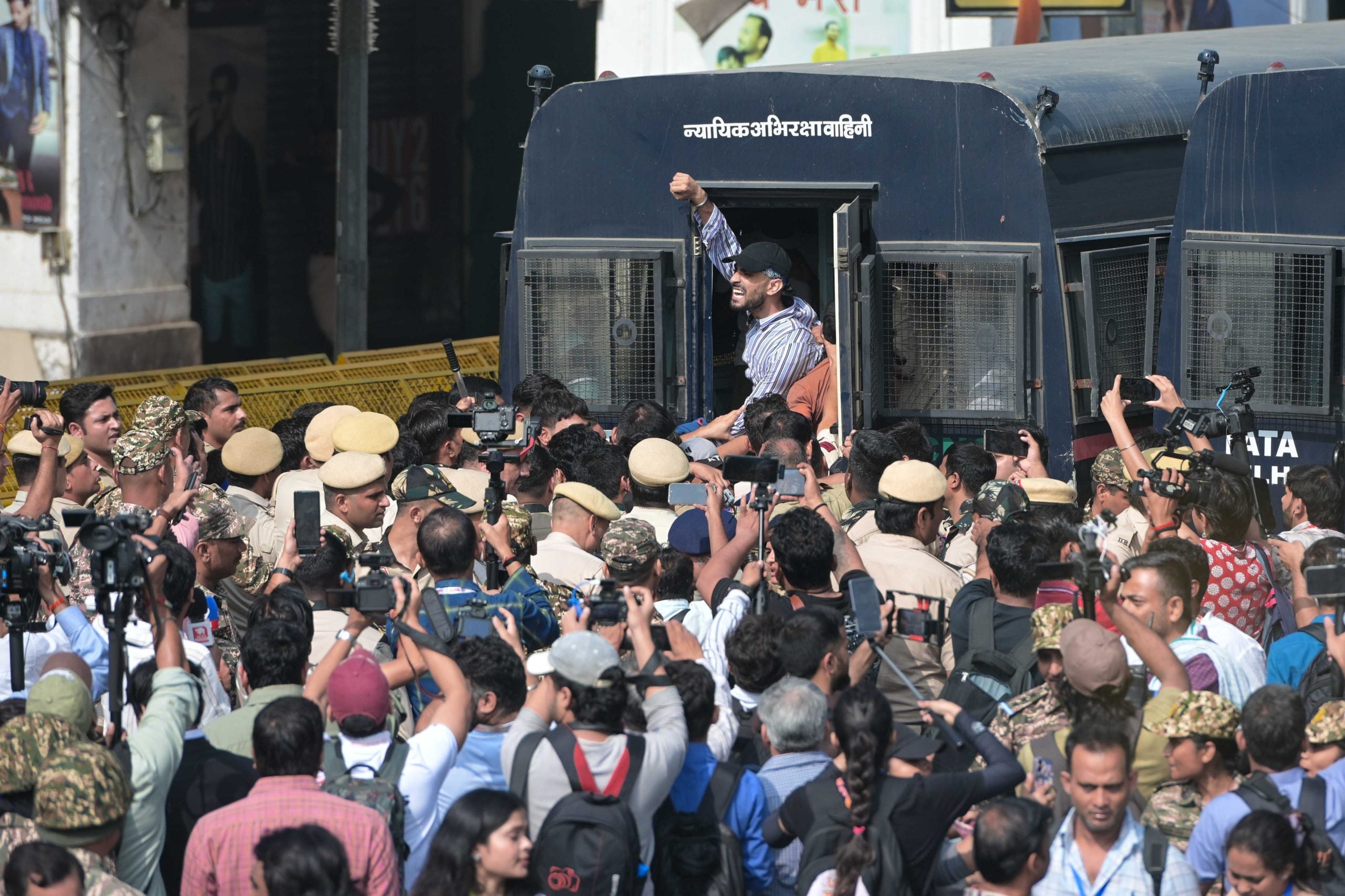 CJP supporters being detained Bangla Sahib Gurudwara in New Delhi Saturday | Suraj Singh Bisht/ThePrint