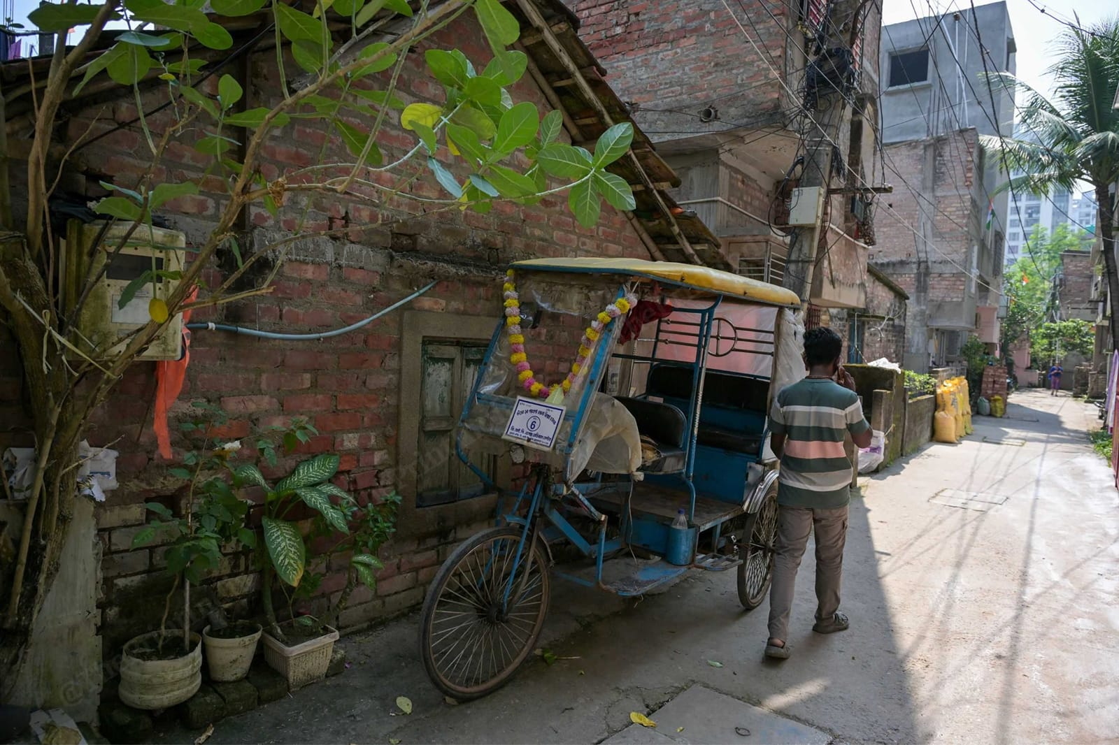 20 अक्टूबर 2026 को कोलकाता में बरनाली हलदर के बंद घर की तस्वीर | फोटो: सूरज सिंह बिष्ट/दिप्रिंट