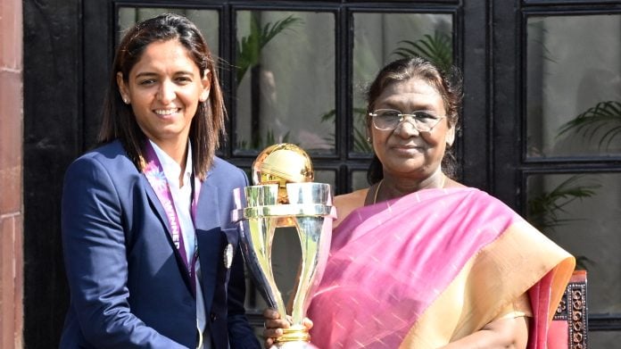 File Photo | President Droupadi Murmu, holding the ICC Women's World Cup 2025 trophy, poses for a picture with former Indian Women's skipper Harmanpreet Kaur, at Rashtrapati Bhavan in New Delhi (ANI Photo/Jitender Gupta)